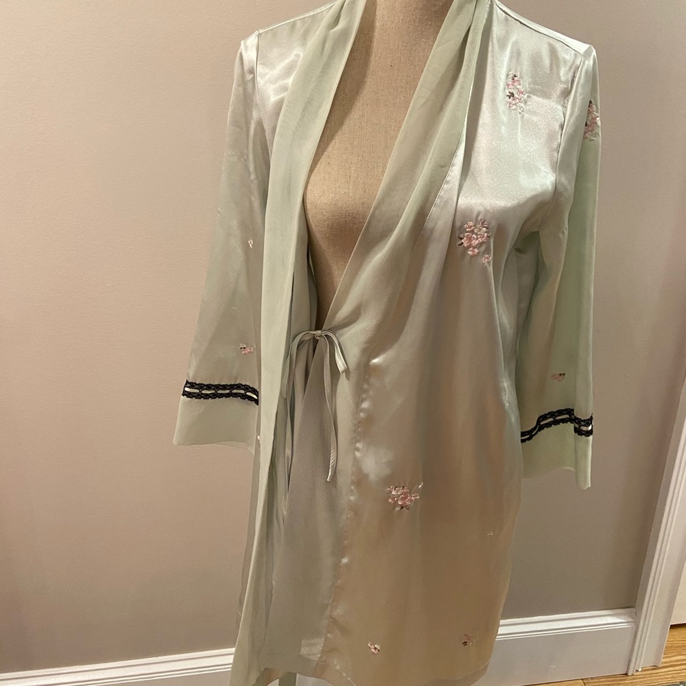 Morgan Taylor Robe - Picture 7 of 9